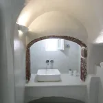 Апартаменты Morfi Cave House *