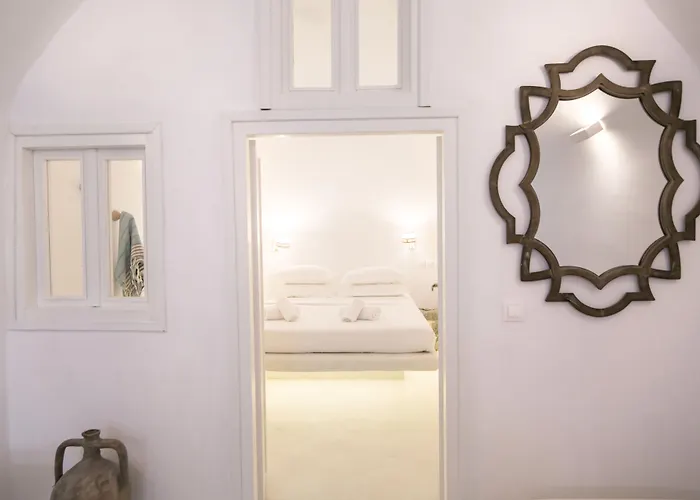 Morfi Cave House Oia (Santorini)