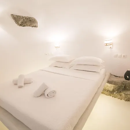 Morfi Cave House
