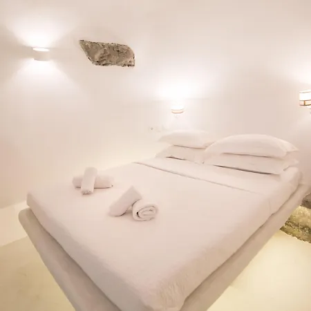 Morfi Cave House