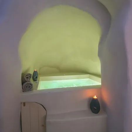Morfi Cave House *